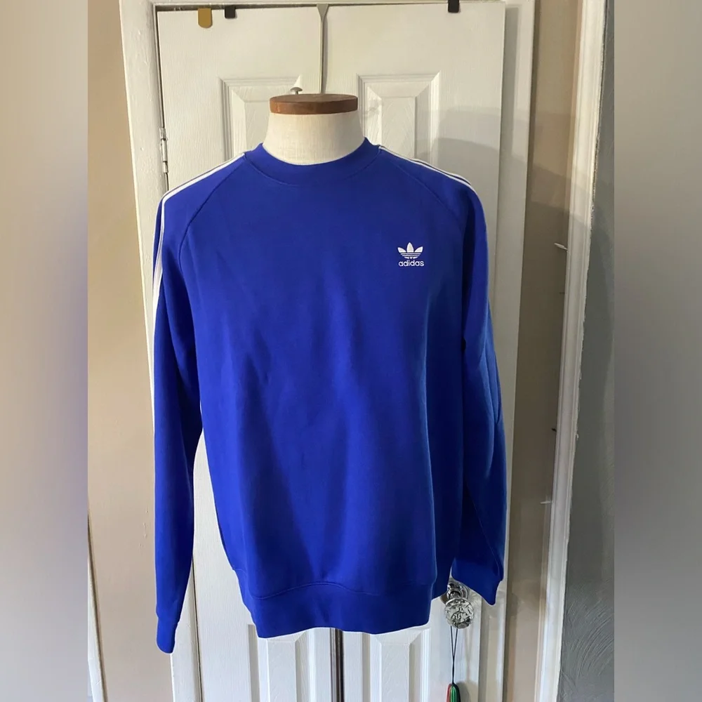 ❌SOLD OUT❌ Adidas [L] 3-Stripes Men’s Crewneck Sweatshirt Semi-Lucid Blue IZ3074